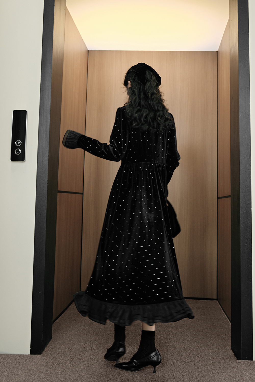 きらめくベルベットのドレス – KUOSE.com 