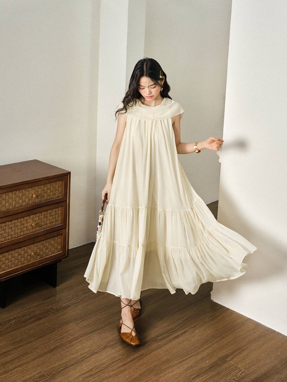 silk chiffon dress neck Modest A-line Square Neck Wedding Dress Edita with Long Chiffon Sleeves 4 US (36 EU) / Ivory