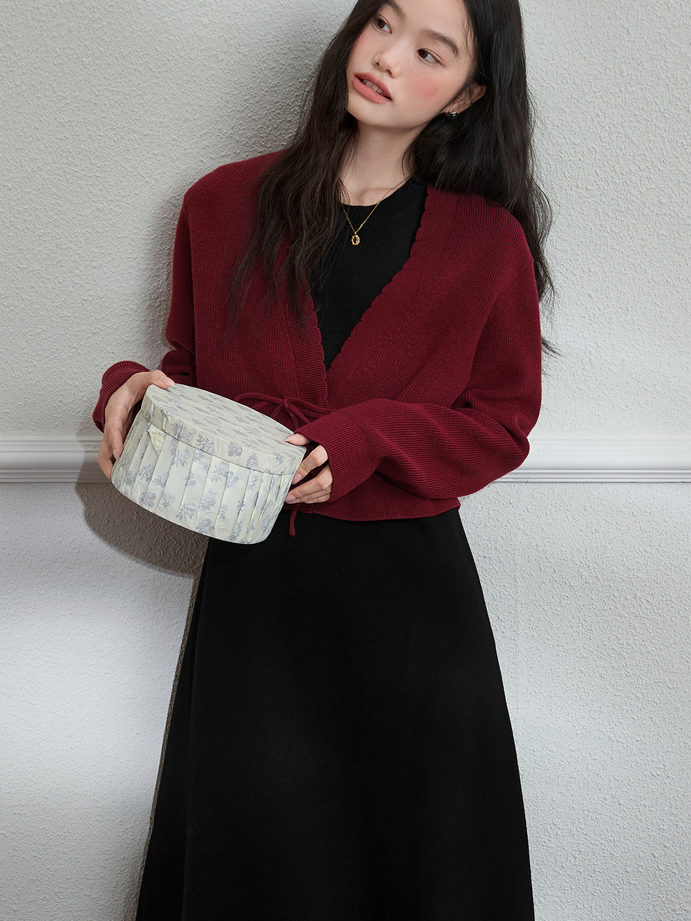 Red Cardigan and Black Dress – KUOSE.com