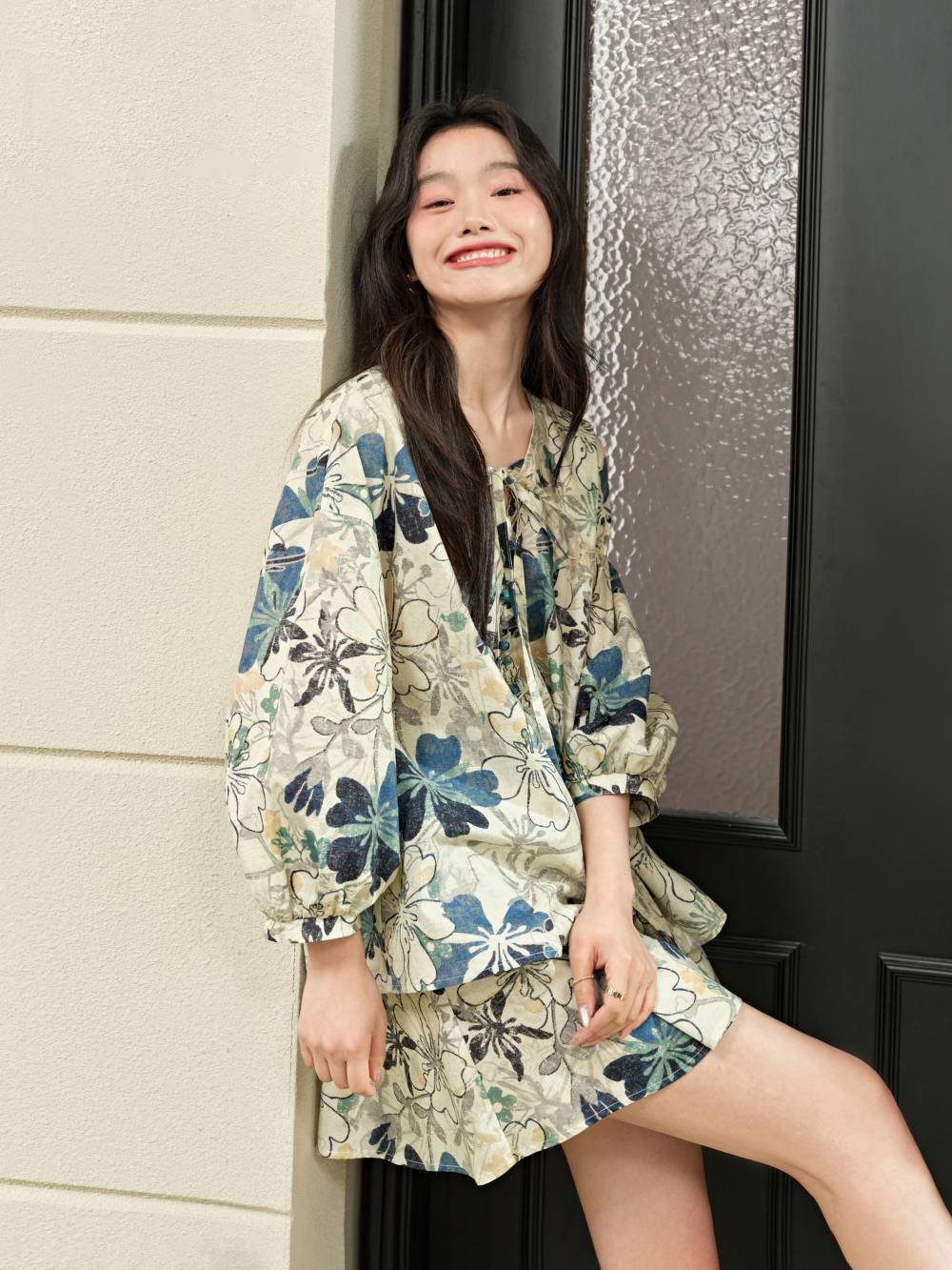 花柄ブラウスとショートパンツ – KUOSE.com