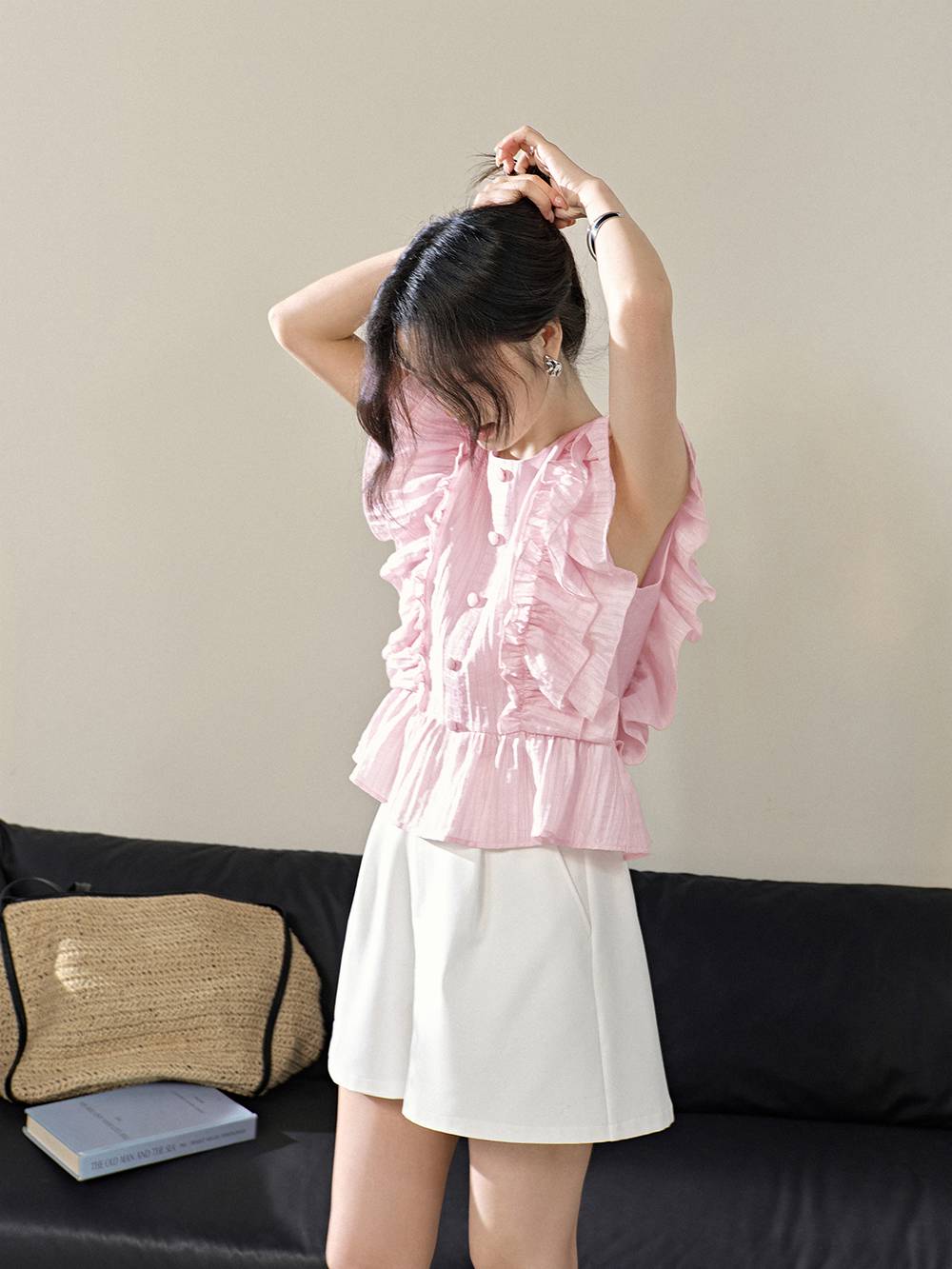 shoulder frills blouse – BUNNY APARTMENT