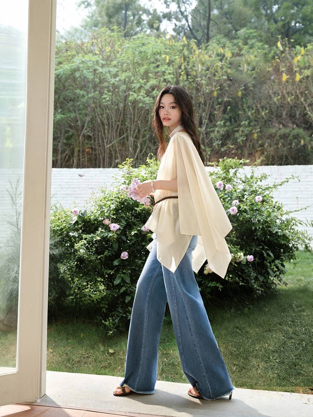 アシンメトリーケープ風ブラウス – KUOSE.com