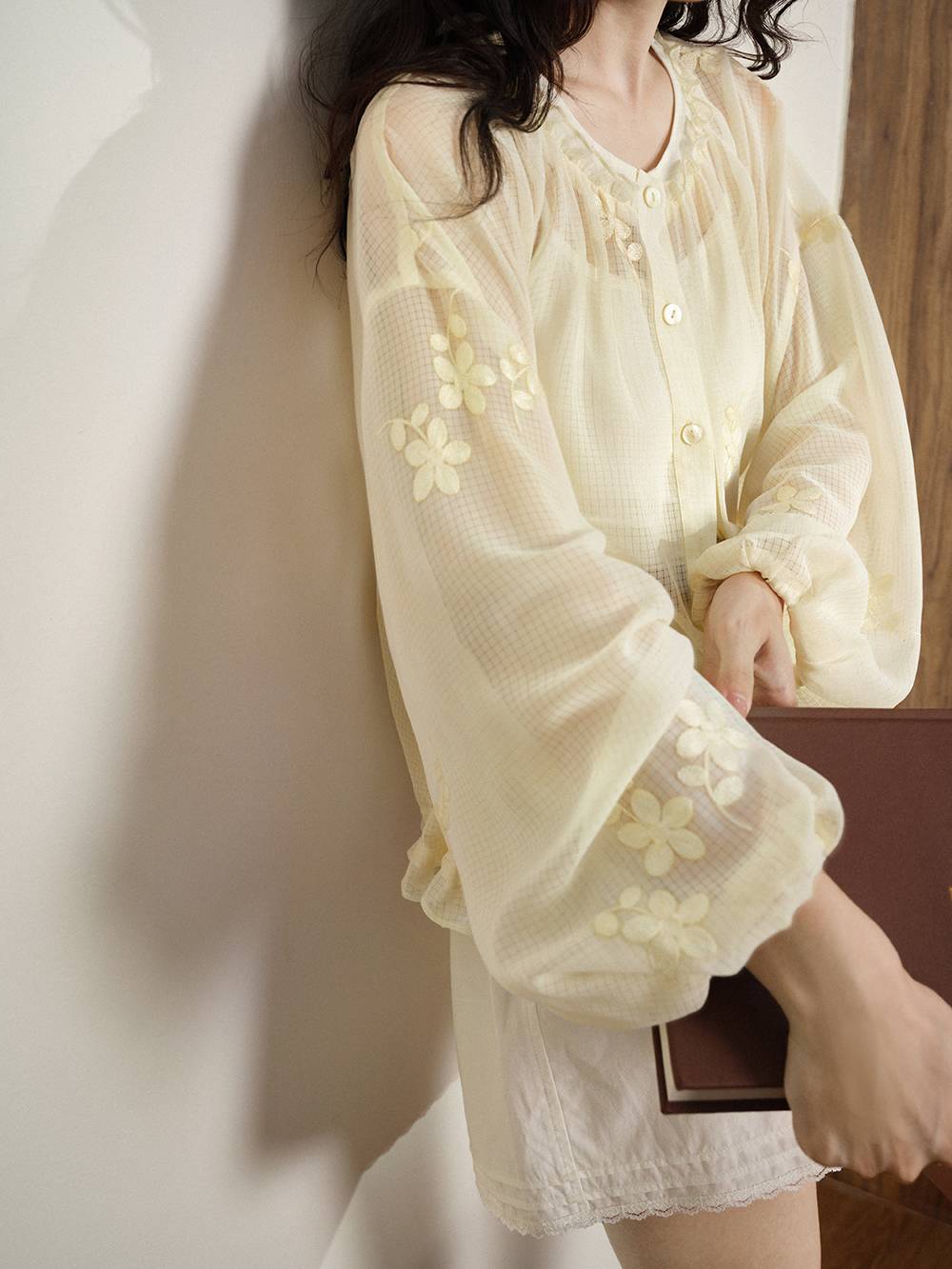 シアーフローラル長袖ブラウス – KUOSE.com