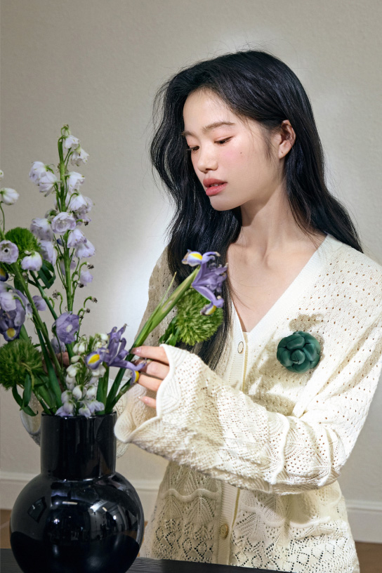 kuose 2024 new in 完全新品タグ付き花のセーターMサイズ kuose 2024 new in 完全新品タグ付き花のセーターMサイズ新
