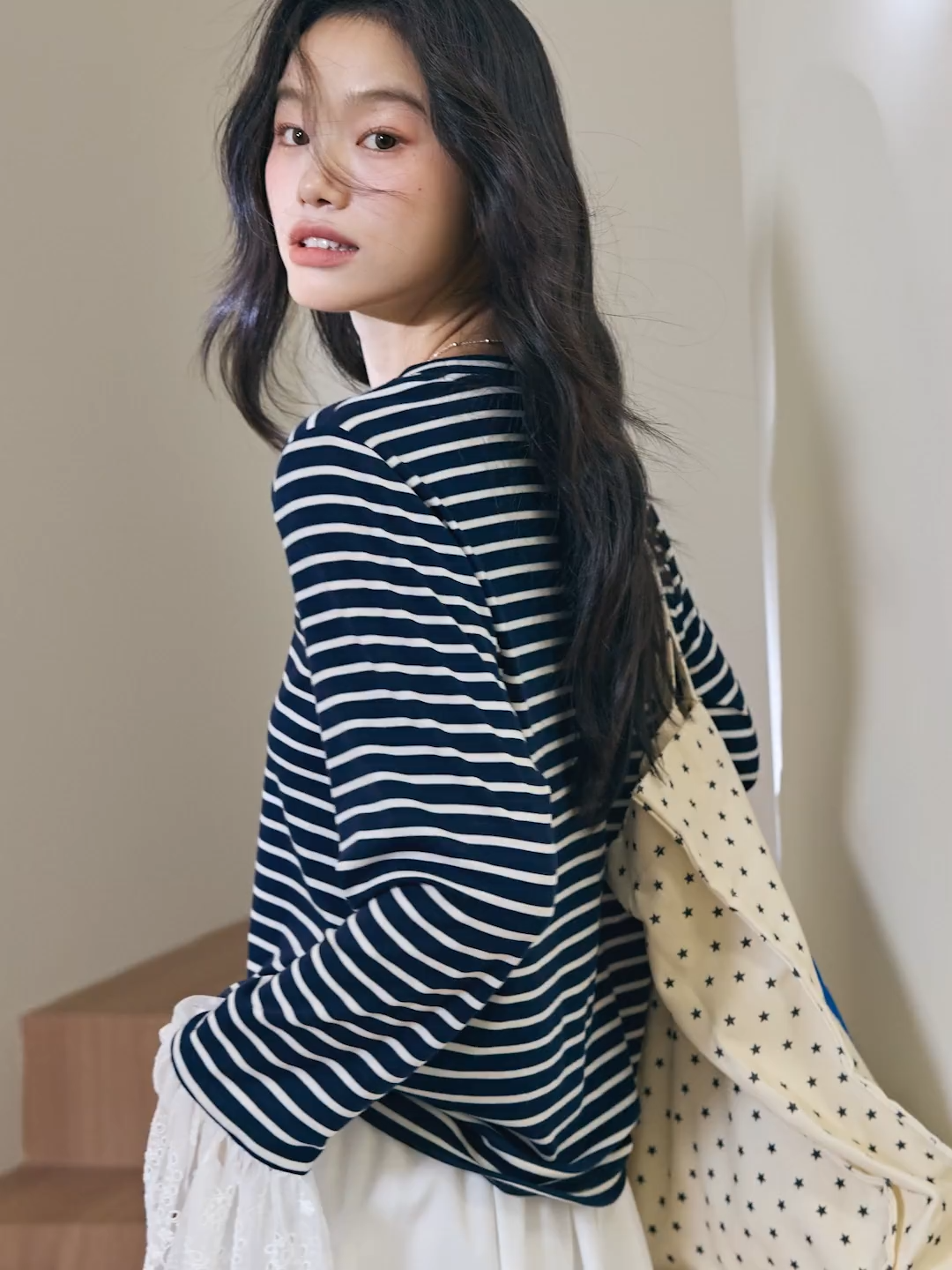 KUOSE ストライプ クロップドシャツ ネイビー　縞模様のブラウス Blue Striped Blouse – KUOSE.com