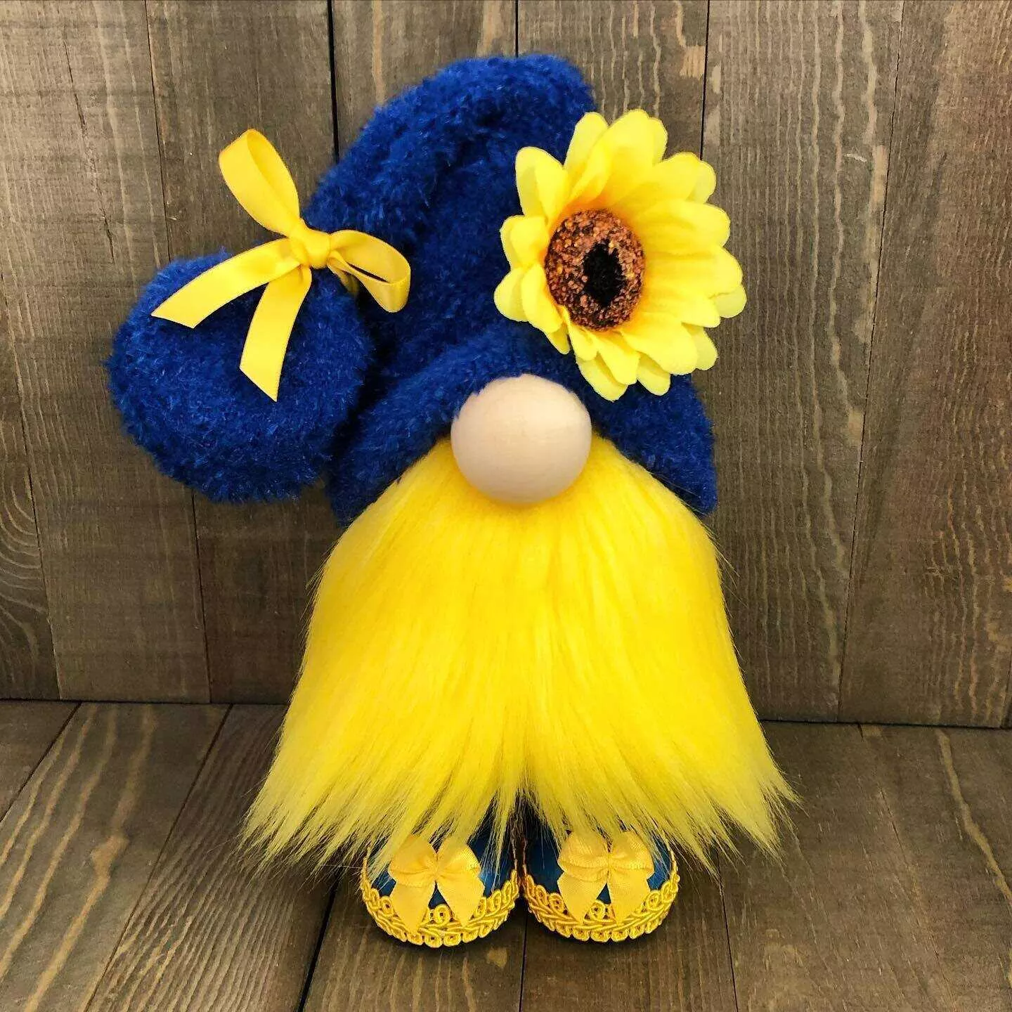 Sunflower Gnome --Tiered Tray Gnome