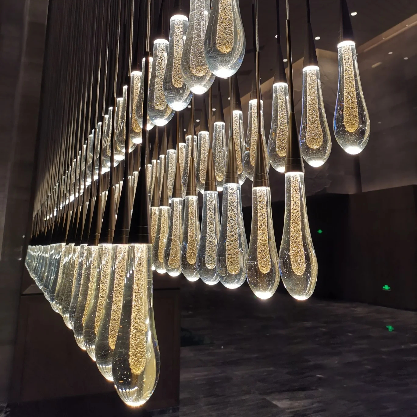 Solitaire Linear Chandelier-VaseLamps