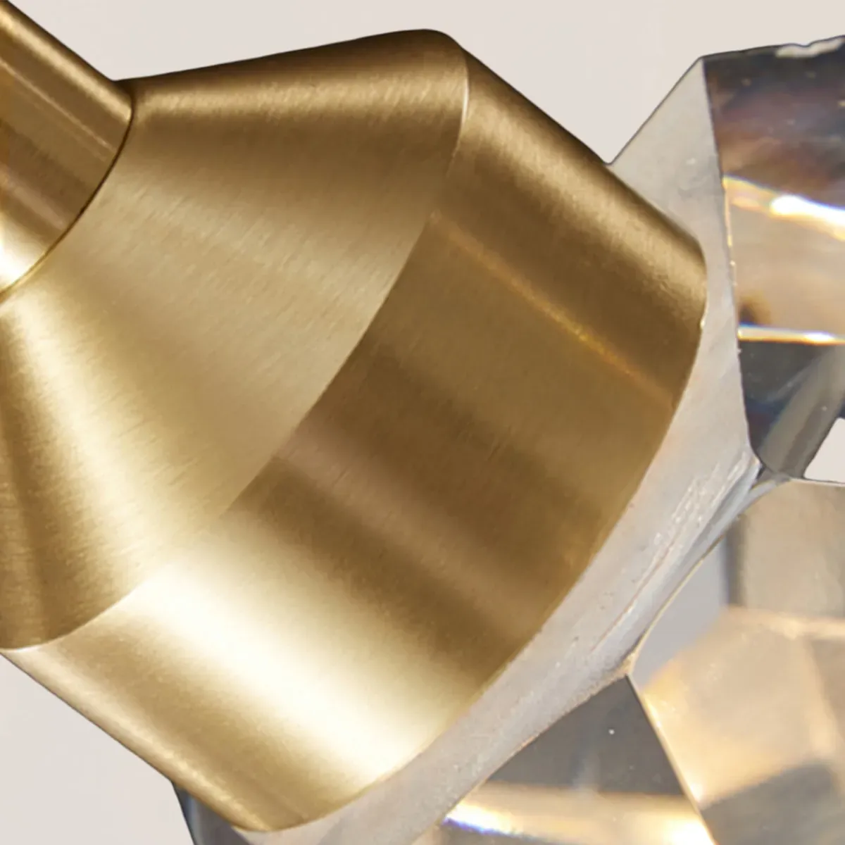 VASELAMPS - Faceted Crystal Prisms Wall Sconce - Rod-VaseLamps