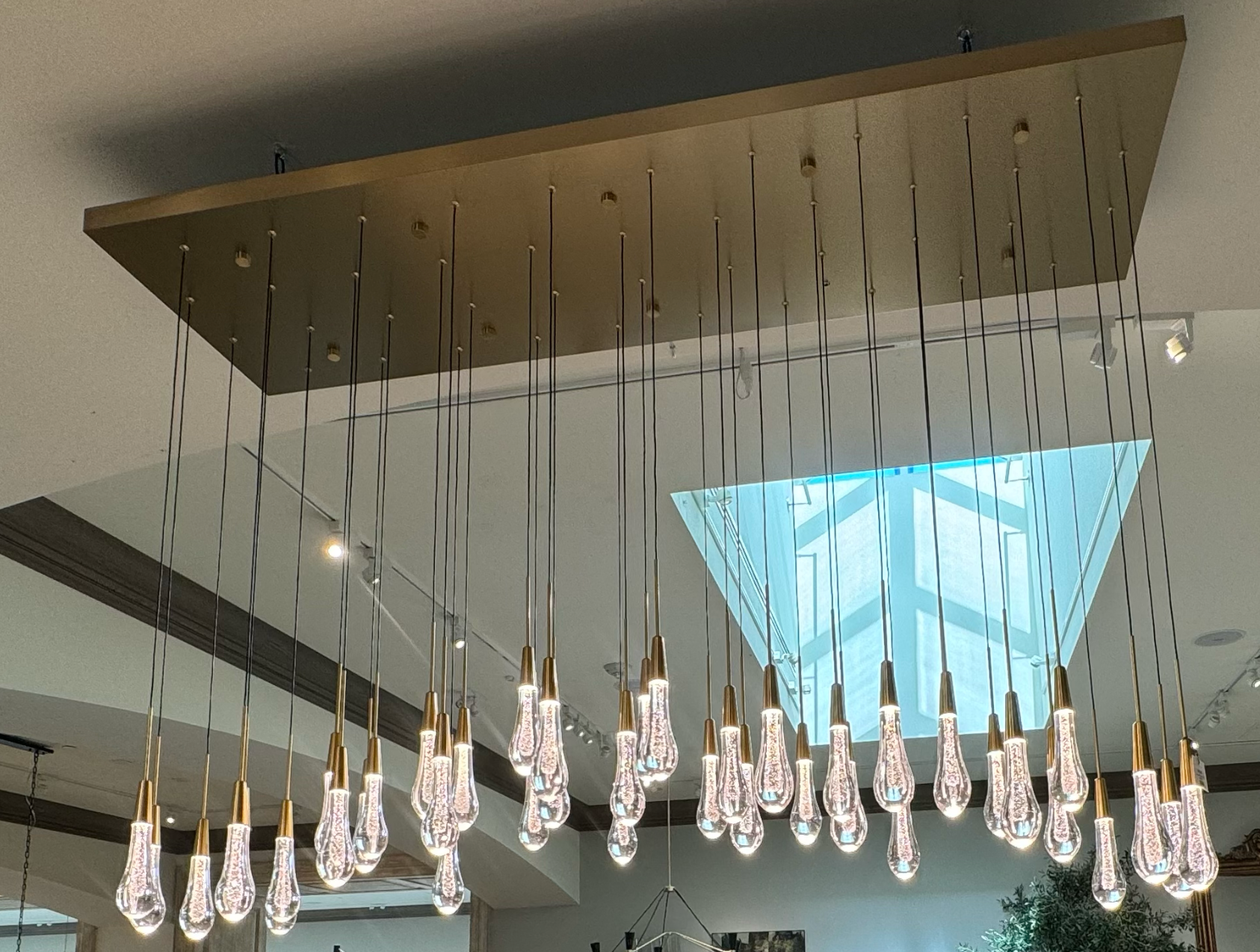 Solitaire Linear Chandelier-VaseLamps