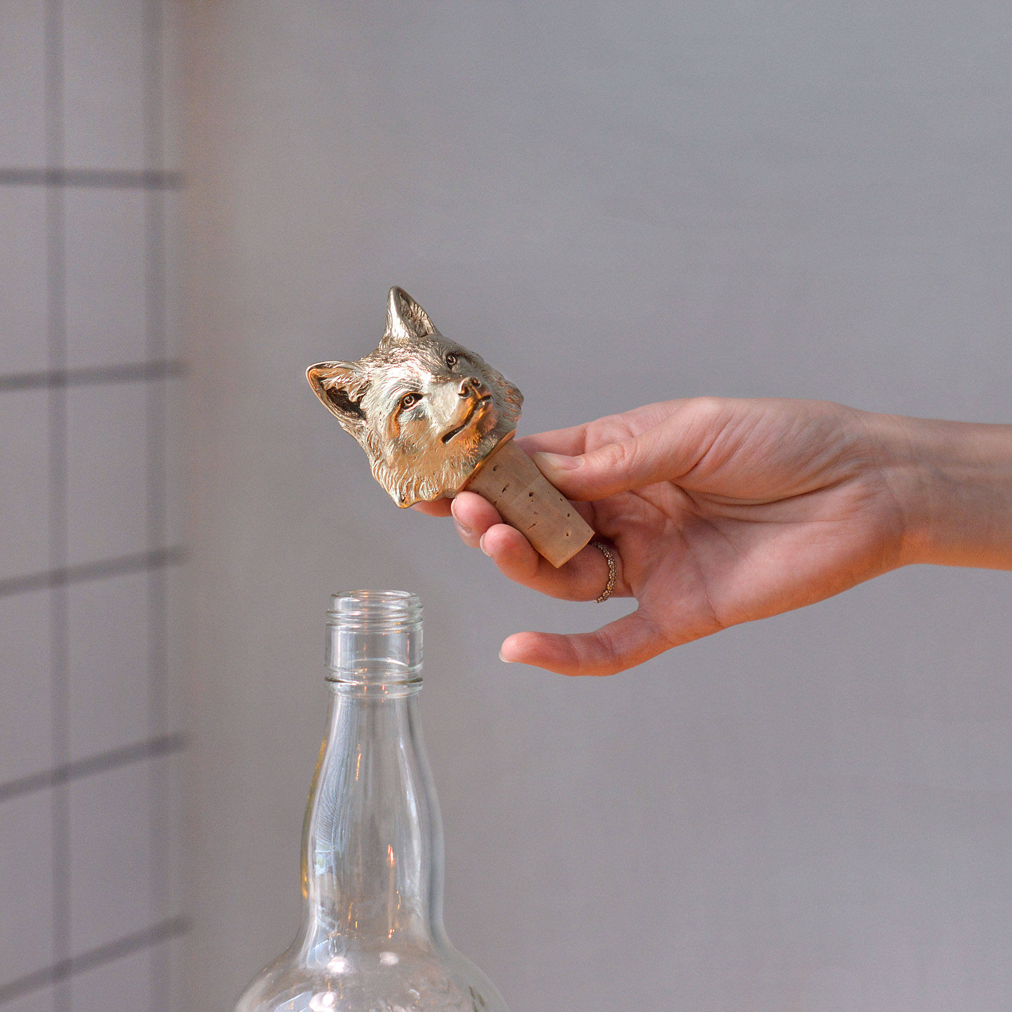 Gold Color Stopper Wine. Brass wine topper