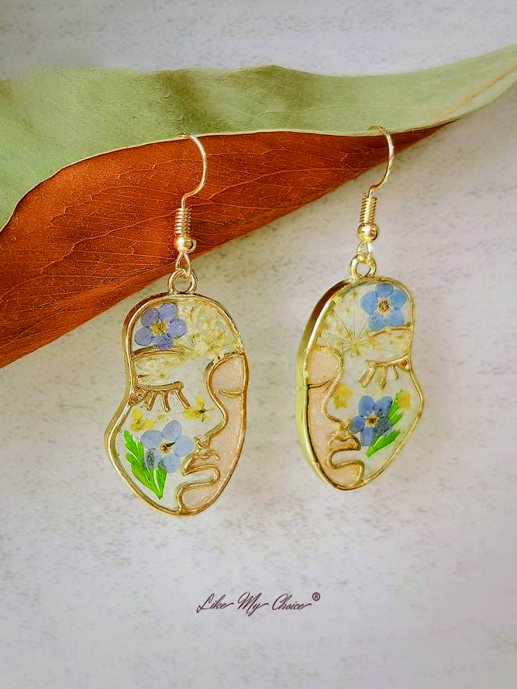 Pressed Flower Earrings - Abstract Face Forget Me Not Flower