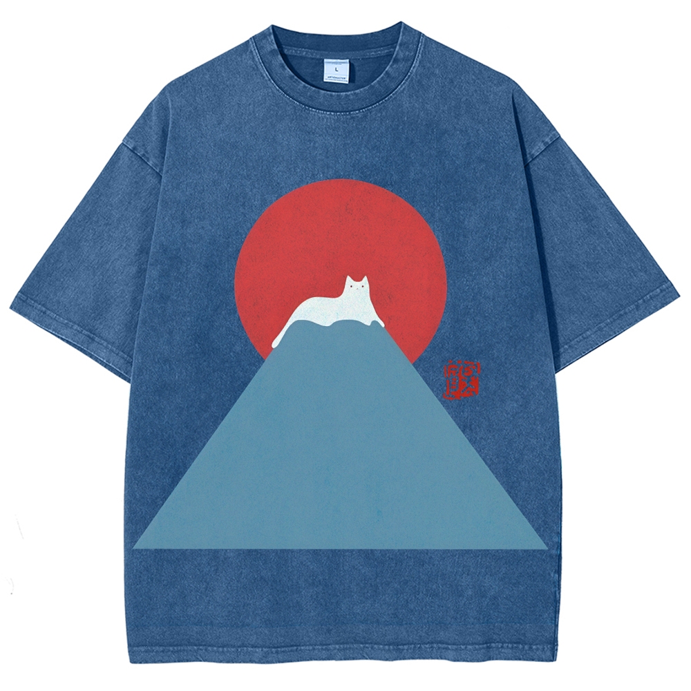 Women's Mt. Fuji White Cat Snow Vintage T-Shirt