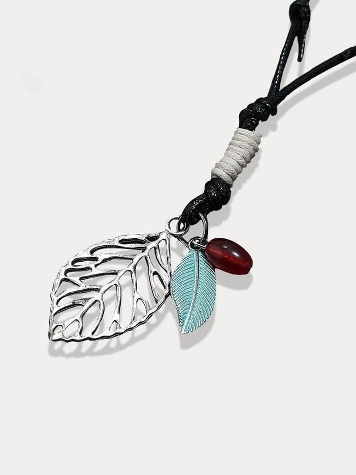  Retro Leaf Pendant Necklace