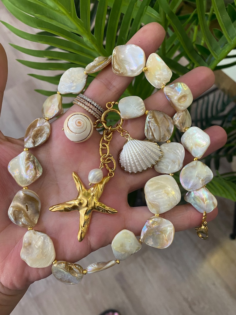 Oversized Shell & Clam Necklace – a boho bridal piece with natural clam charms