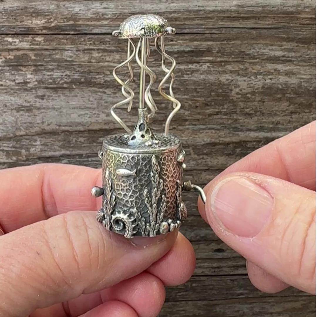 🔥2025 Hot Sale 49% OFF - Funny Silver Chicken Toy