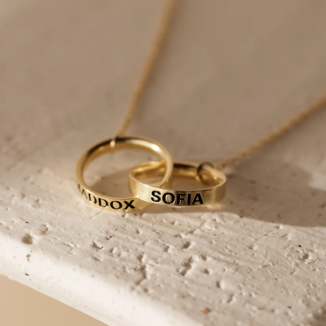 Personalized Engraved Interlocking Circles Name Necklace Couple Gift
