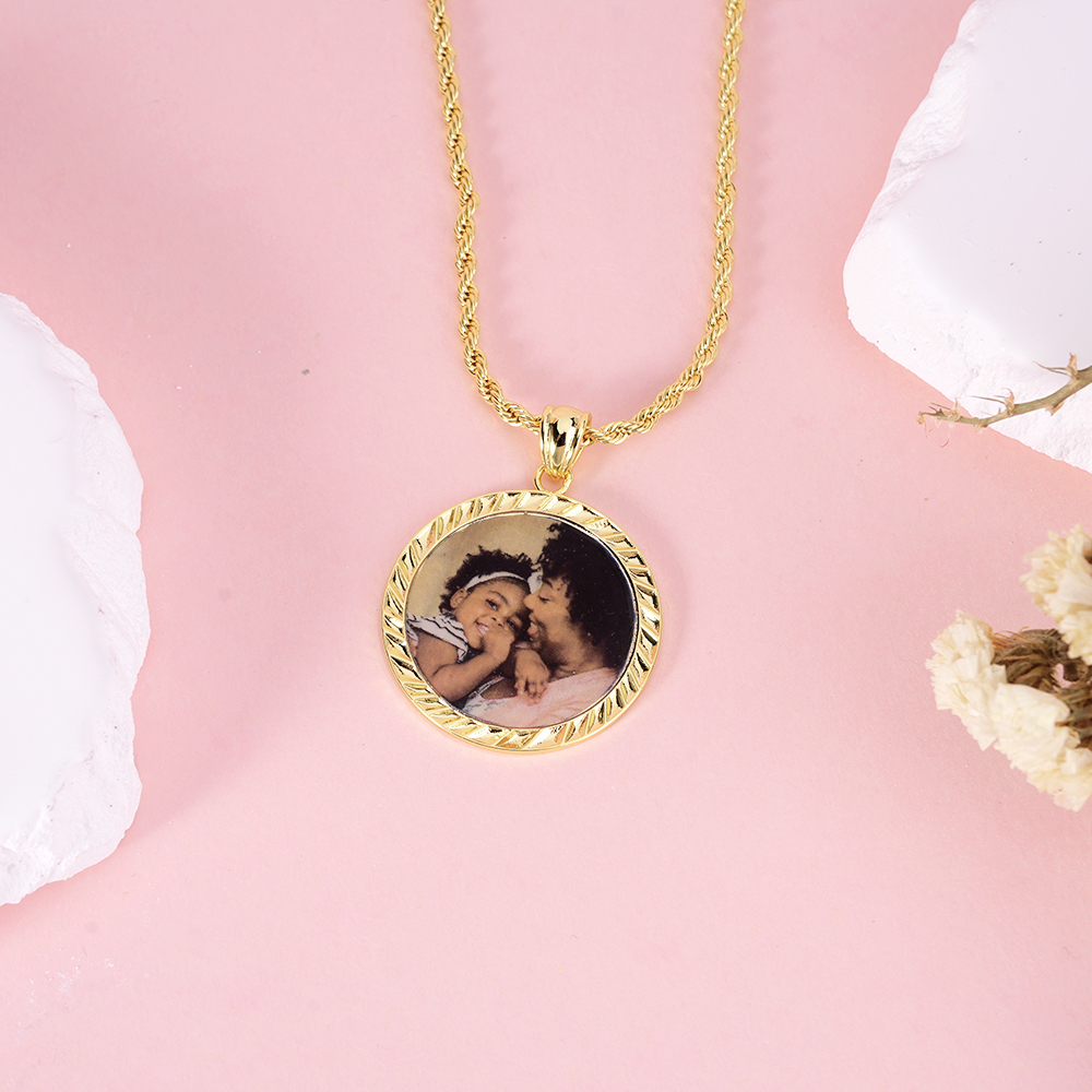 Nugget Style Circle Pendant Photo Necklace