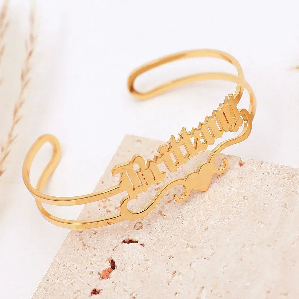 Personalized Old English Heart Name Bracelet