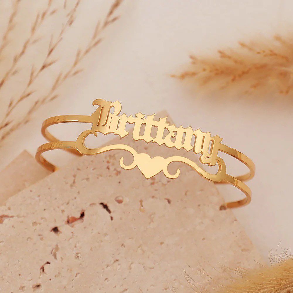 Personalized Old English Heart Name Bracelet