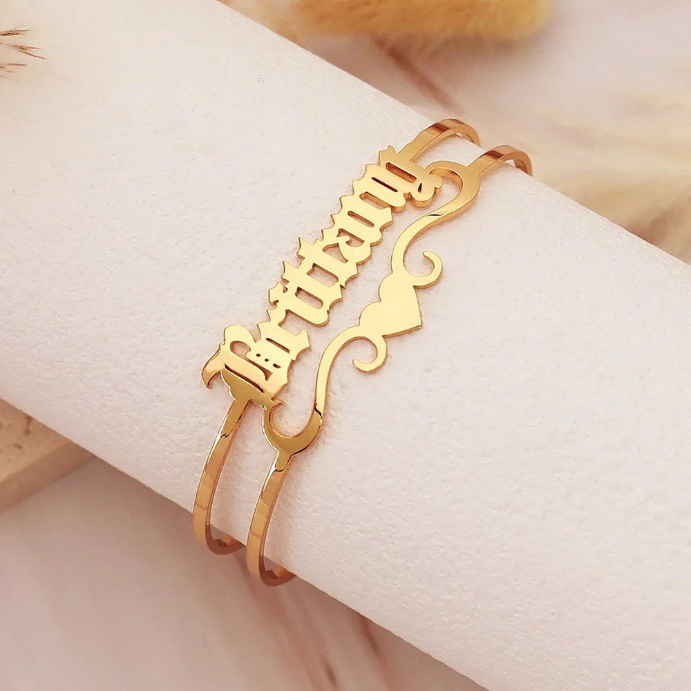 Personalized Old English Heart Name Bracelet