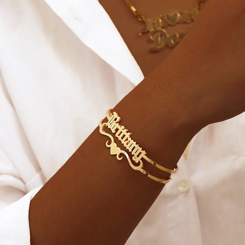 Personalized Old English Heart Name Bracelet