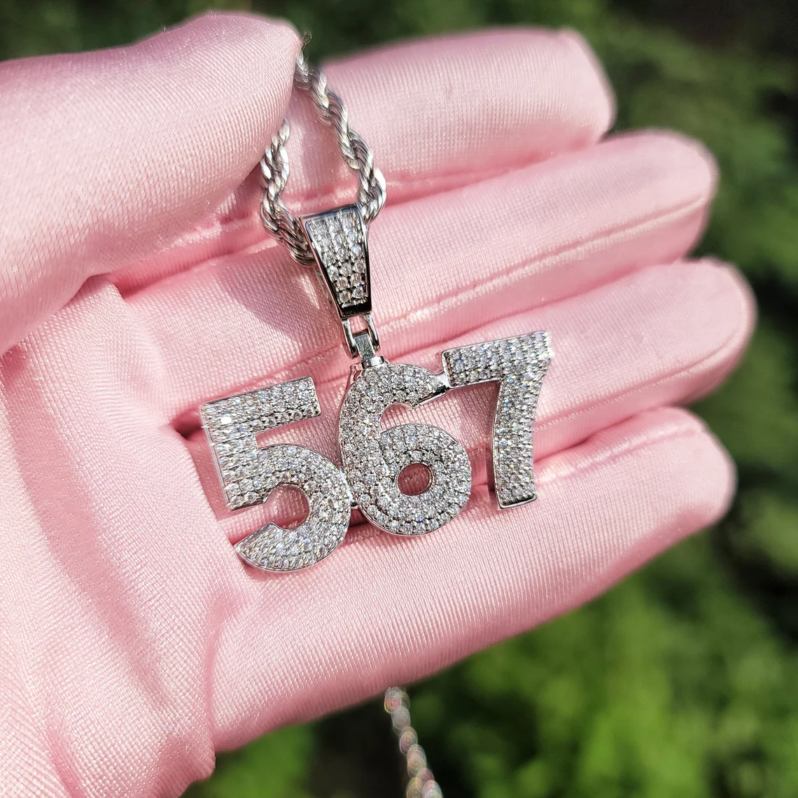 [Copy]Vertical With Crown Nameplated Pendant Personalized Name Necklace