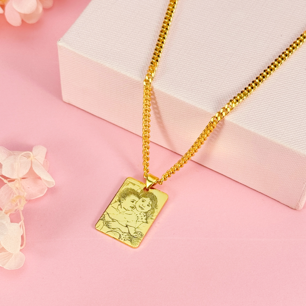 Picture Portrait Pendant Personalized Gold Plated Engraved Photo Necklace