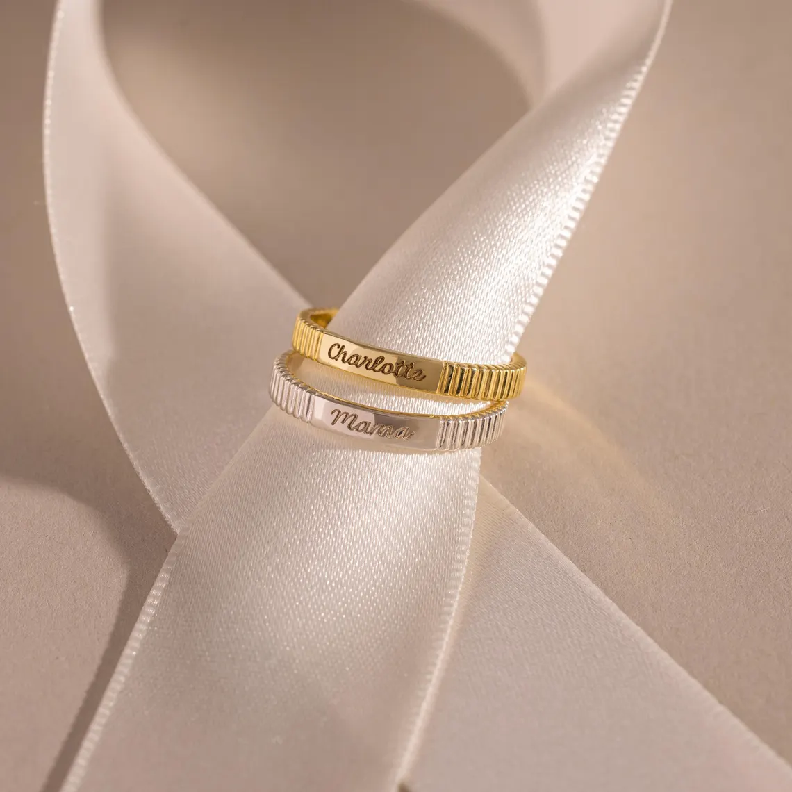 Minimalist Customized Ribbed Engraved Name Ring Couple Ring