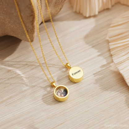 Personalized Circle Photo Pendant Necklace with Engraving Behind