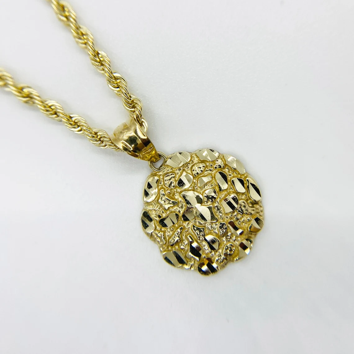 Gold Plated Nugget Circle Round Pendant Classic Style Necklace