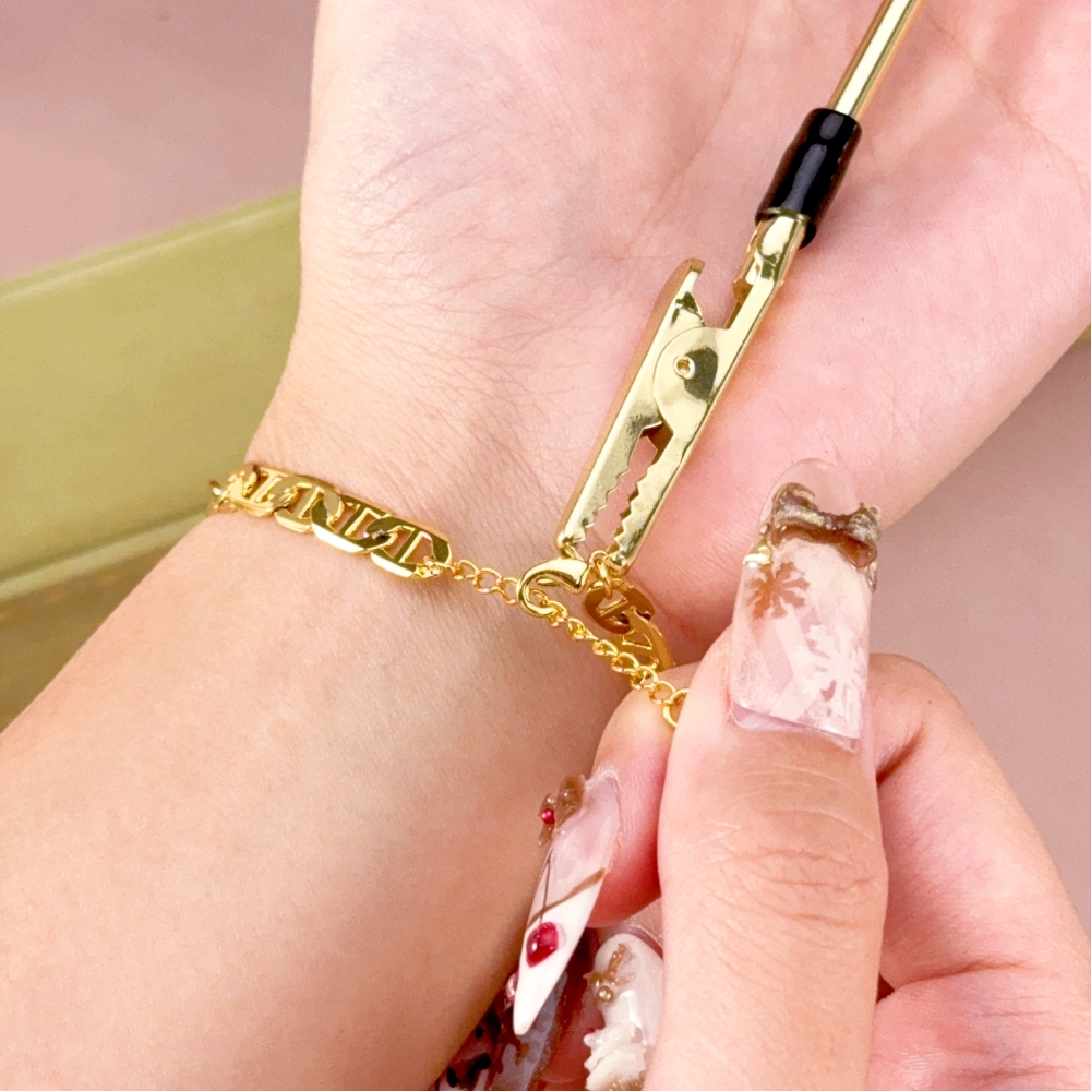 Stainless Steel Bracelet Wearing Helping Clip Jewelry Tool 