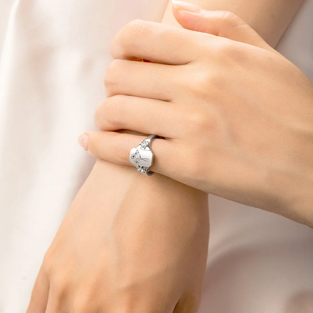 Personalized Engraved Family Birth Flower Bouquet Ring Adorned with Zircon