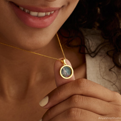 Personalized Circle Photo Pendant Necklace with Engraving Behind