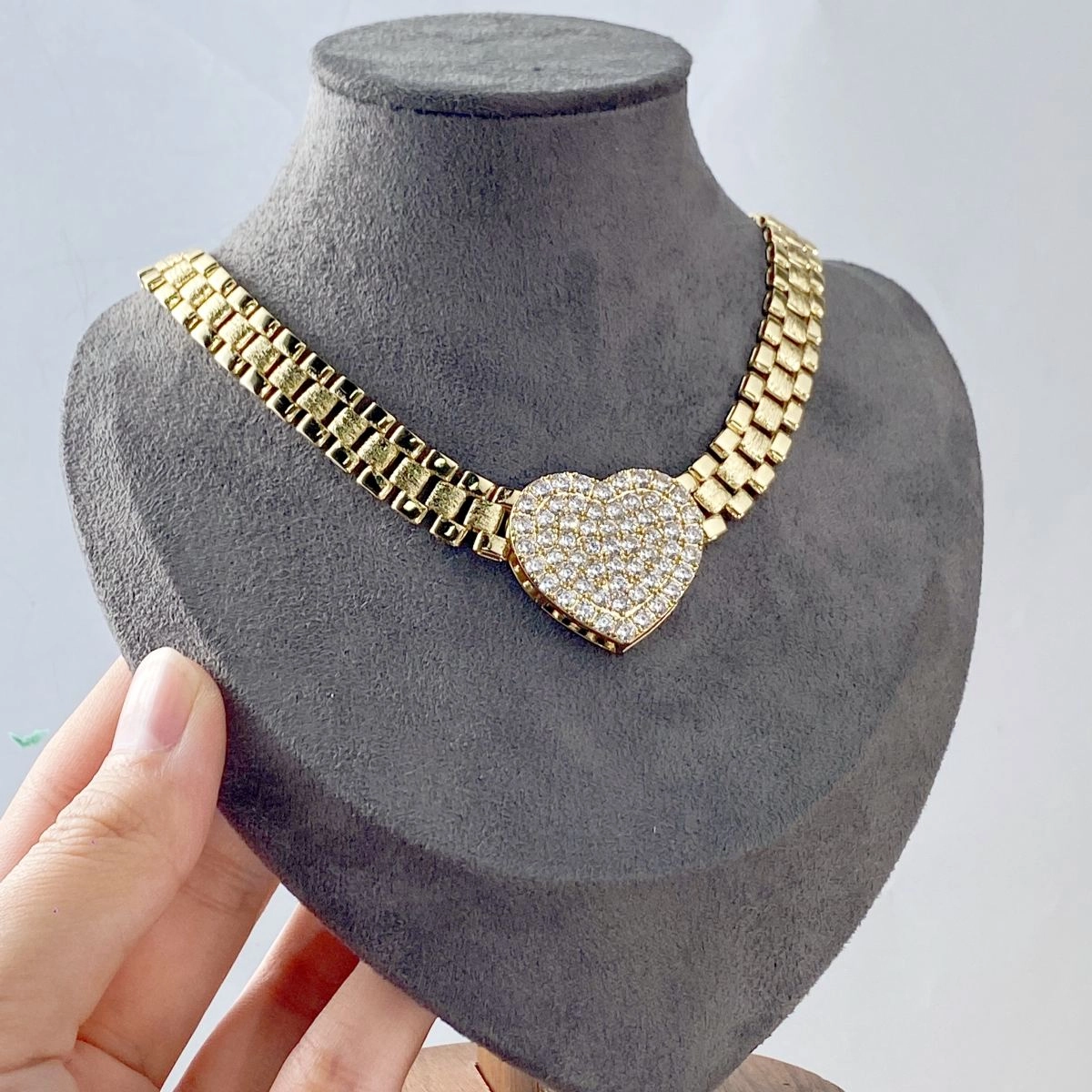 Zirconia White Heart Charm Choker Necklace with Rx Chain