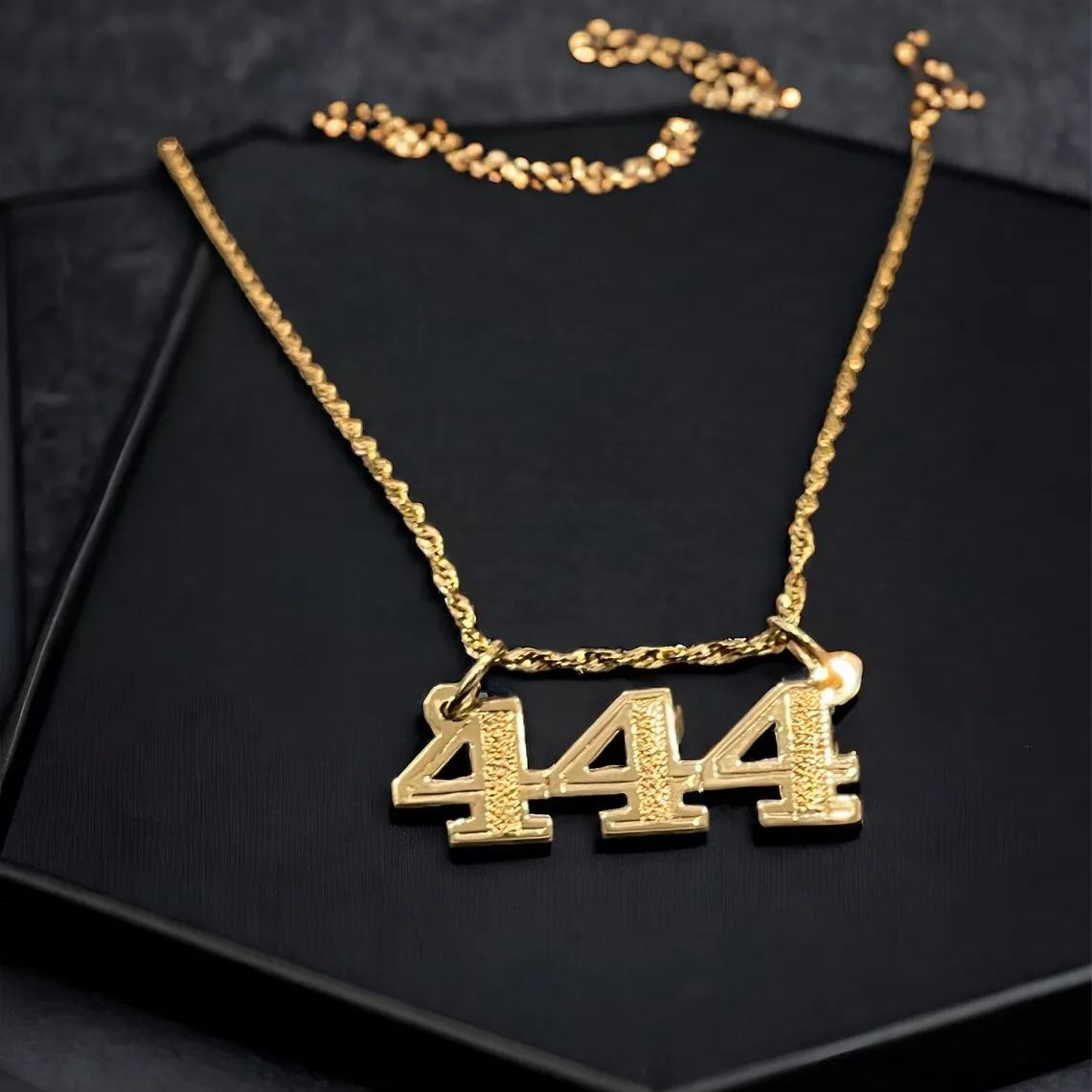[Copy]Bold Letters Hustle Style Cut Gold Plated Rope Chain Custom Name Necklace