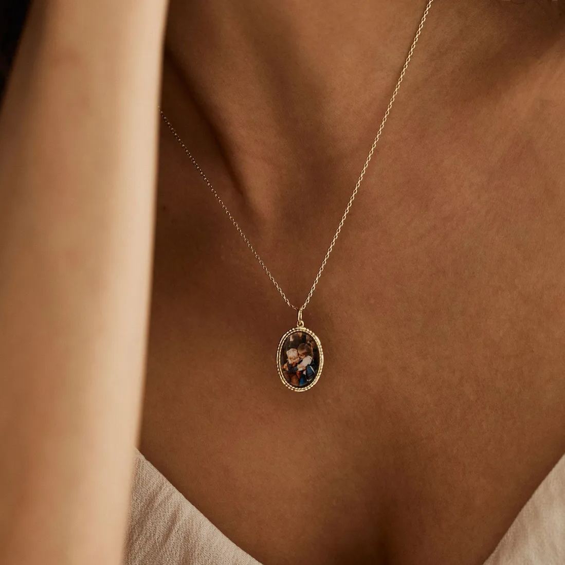 Vintage Memorial Custom Oval Photo Pendant Necklace