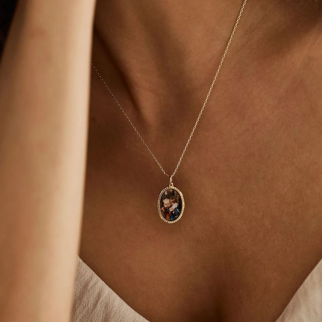 Vintage Memorial Custom Oval Photo Pendant Necklace