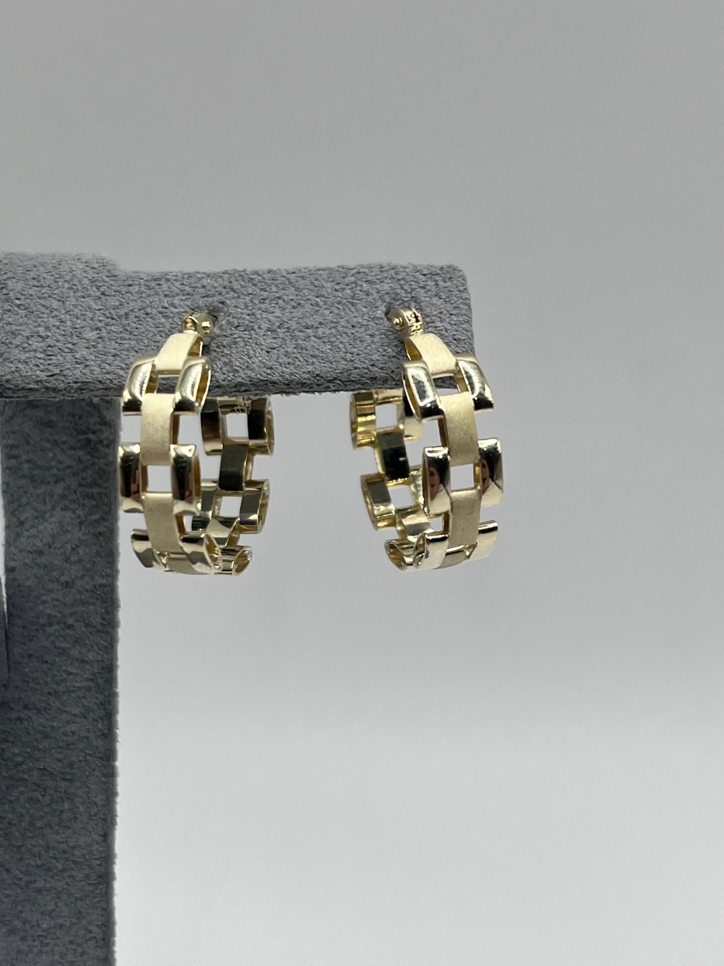 Gold Lightweight RX Hoop Earrings 18mm