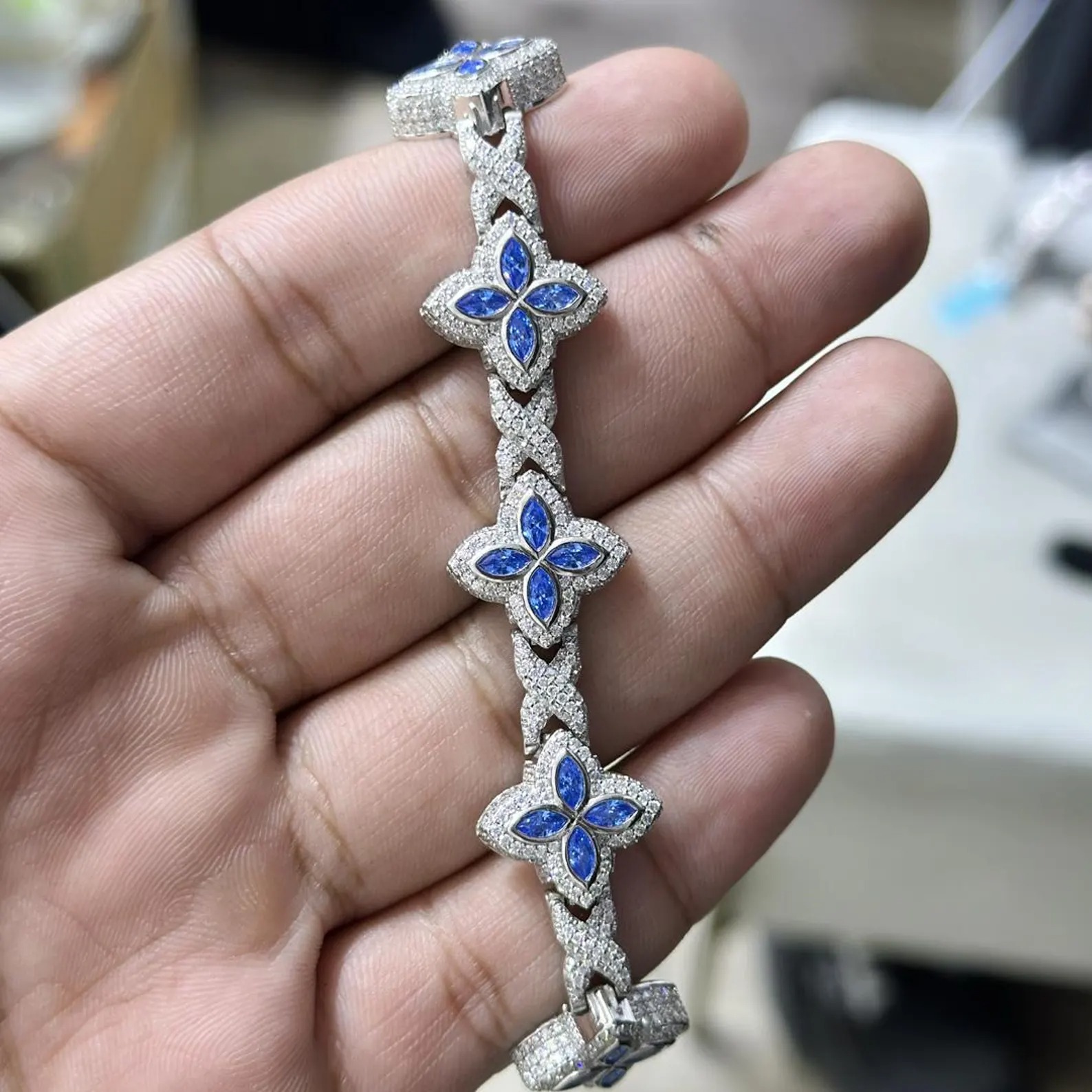 Cricut Design Space: Keep Your Images Together When Cutting, image size:1588x1588