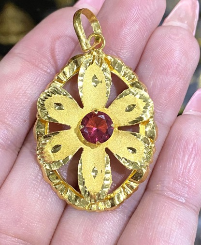 Round cut Ruby Flower Vintage Pendant Necklace