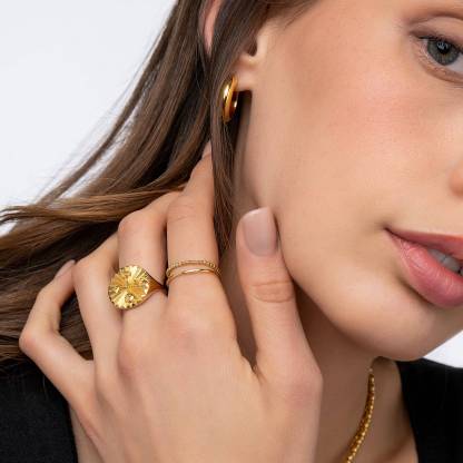 TYRA INITIAL MEDALLION RING