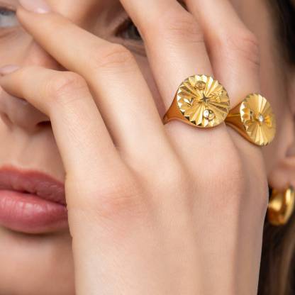 TYRA INITIAL MEDALLION RING