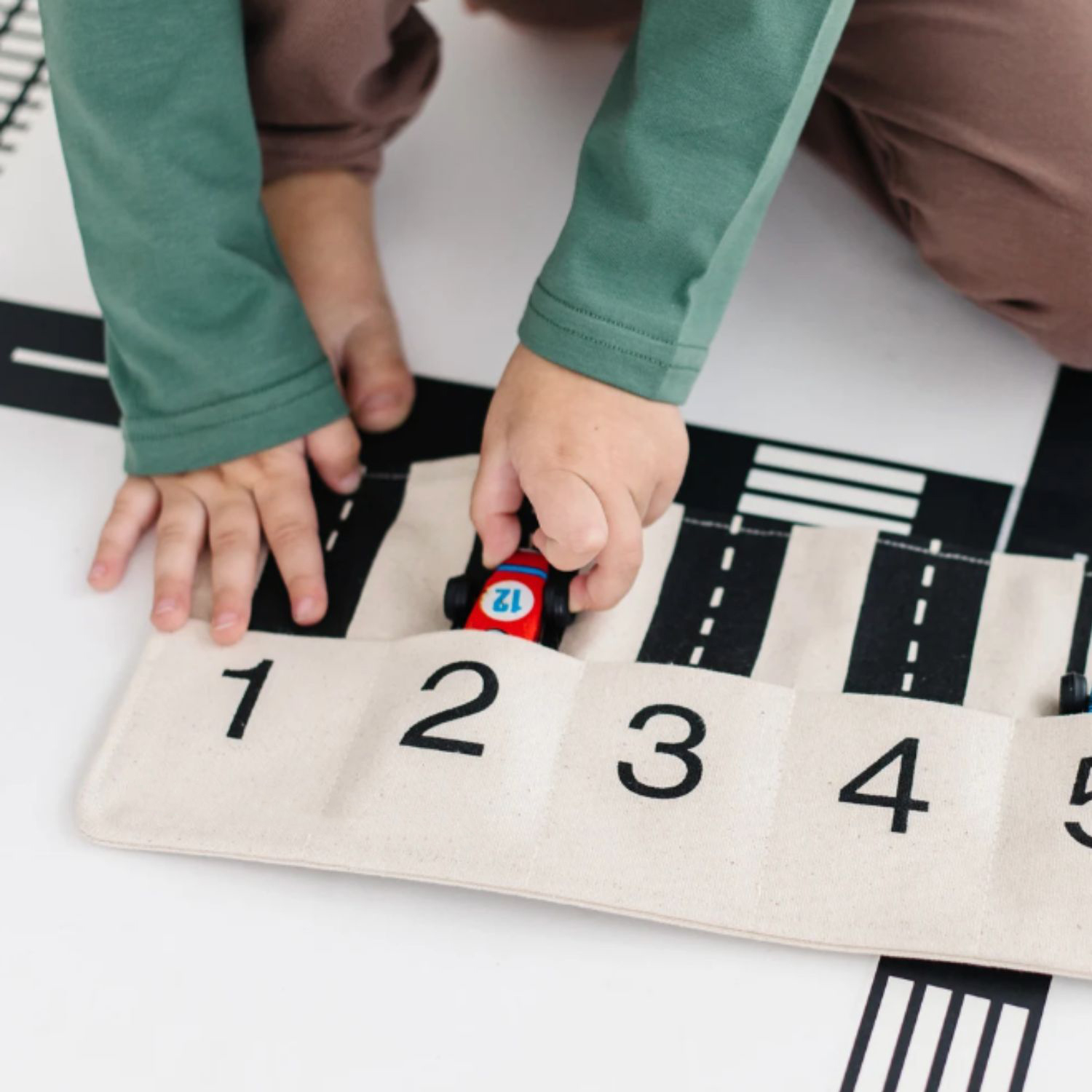 Personalized Kid’s Storage Bag with Road-patterned Game Mat | DGBag03