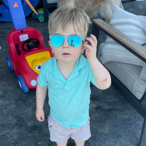 Personalized Kid Sunglasses with Wood Box | CWBeach110