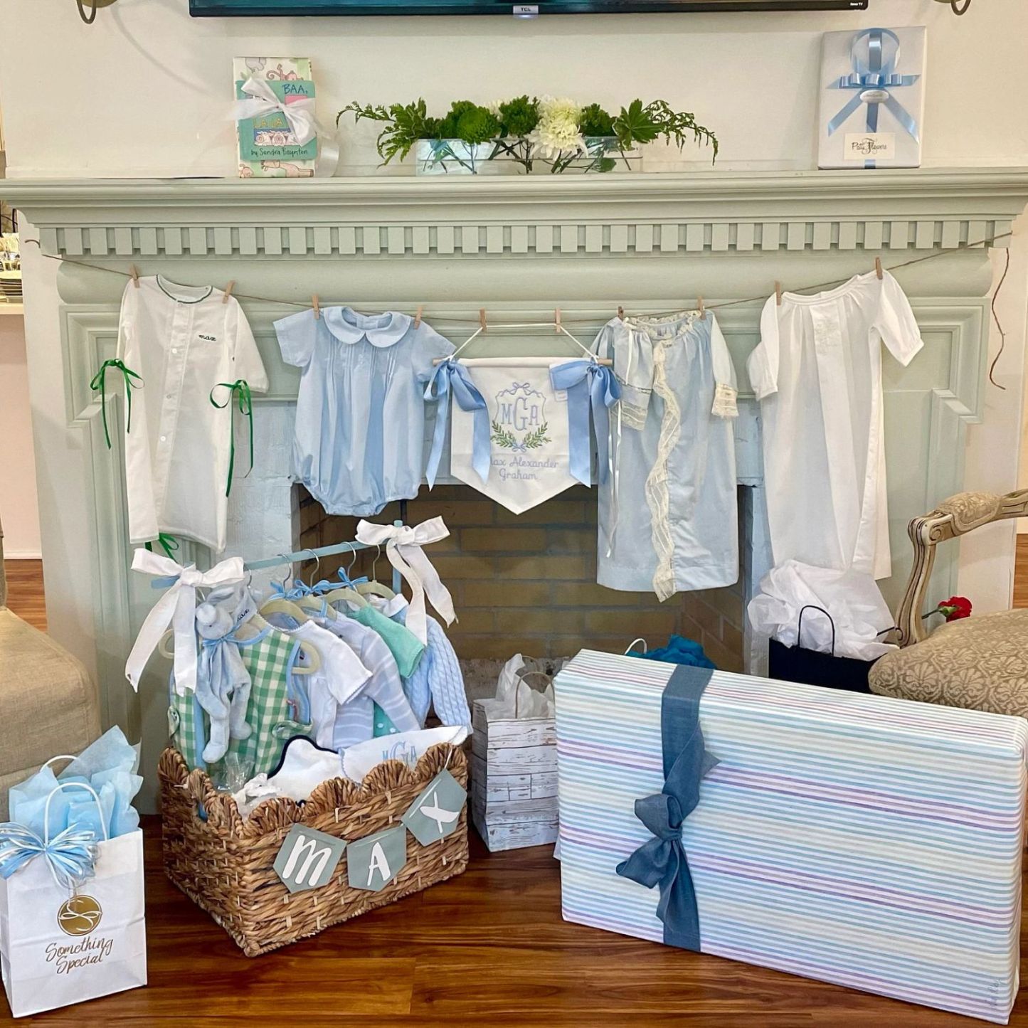 Personalized Baby Welcome Banner with Bows | CWBaby45