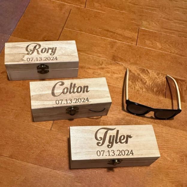 Personalized Kid Sunglasses with Wood Box | CWBeach110