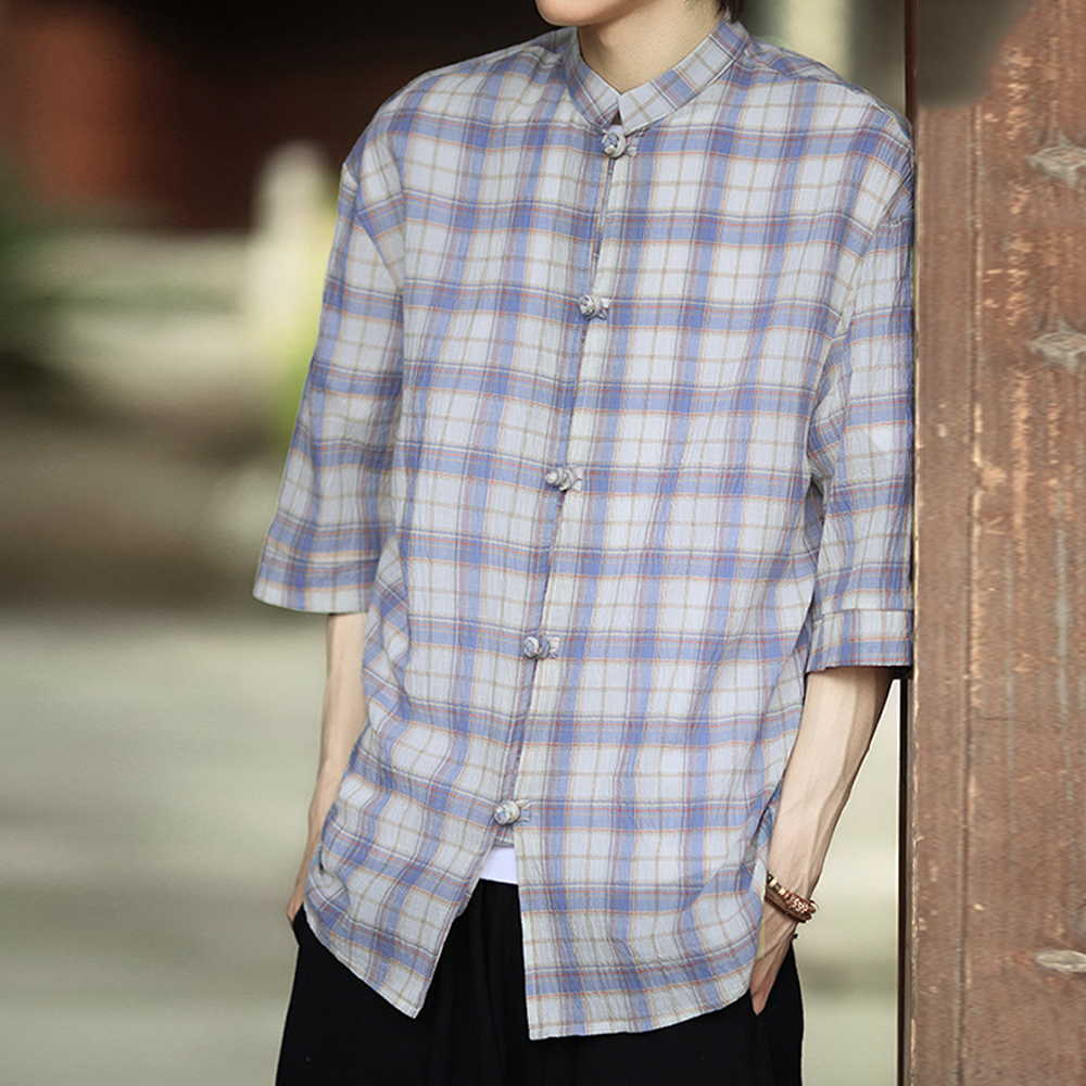 Kariertes Kurzarmhemd mit Button-Down-Kragen