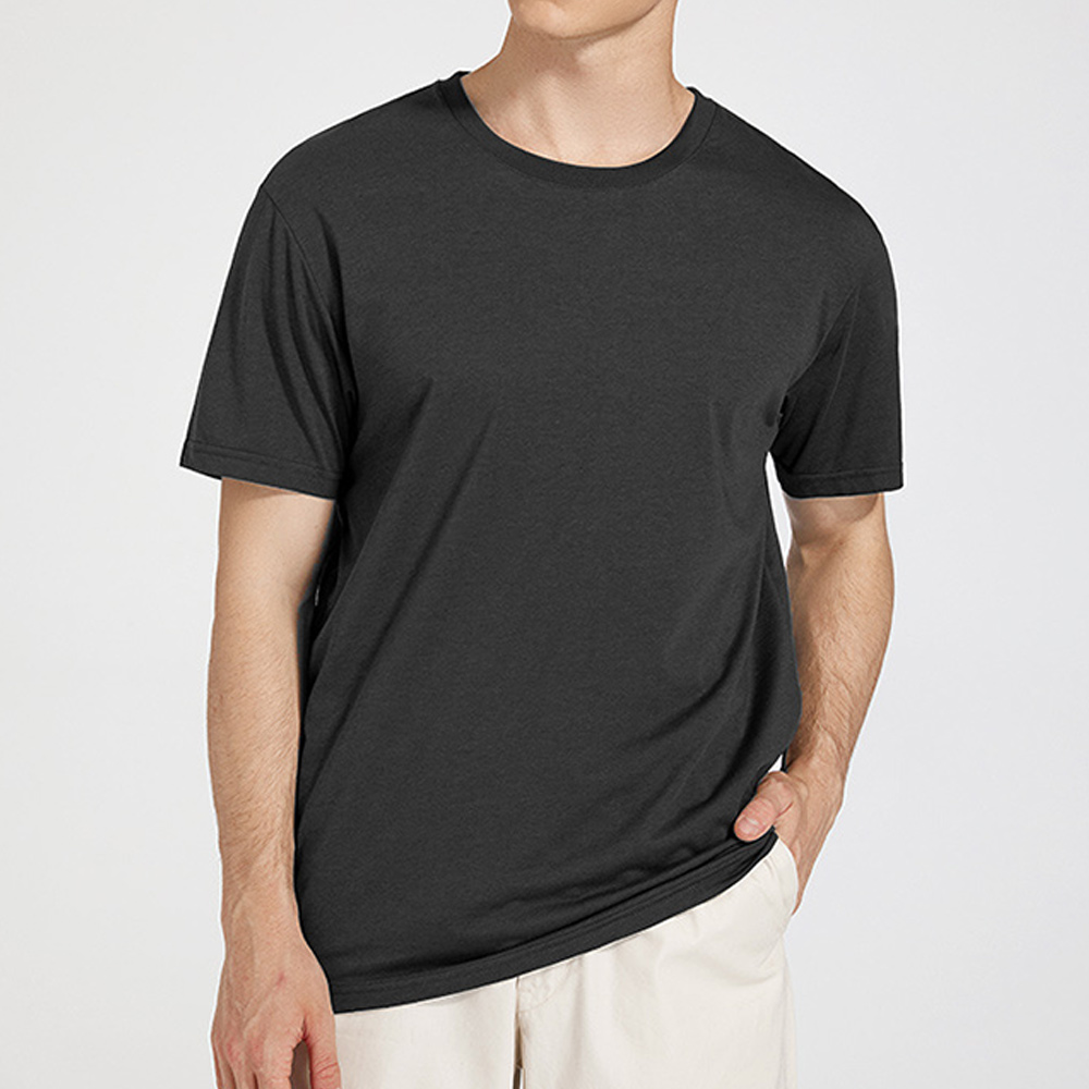 Einfarbiges kurzärmliges T-Shirt mit Rundhalsausschnitt