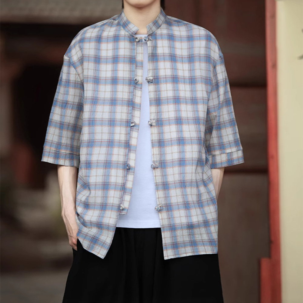 Kariertes Kurzarmhemd mit Button-Down-Kragen