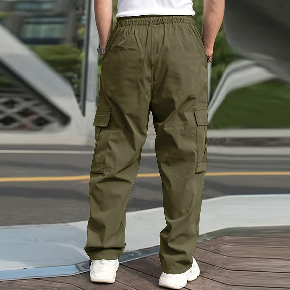 Lockere, lässige Herrenhose mit geradem Bein und großen Taschen